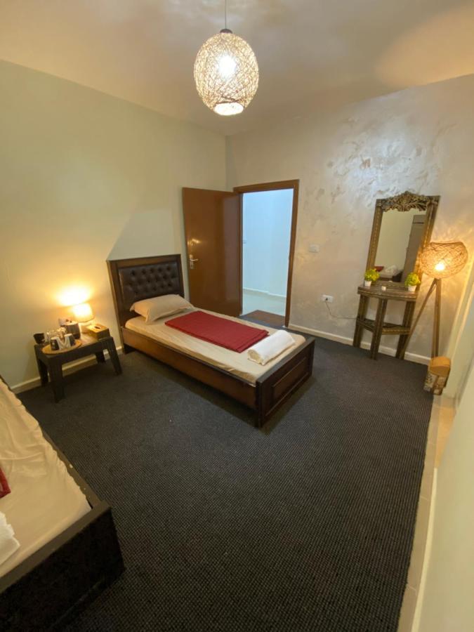 Hustle'S Look Bed & Breakfast Wadi Musa Exterior photo
